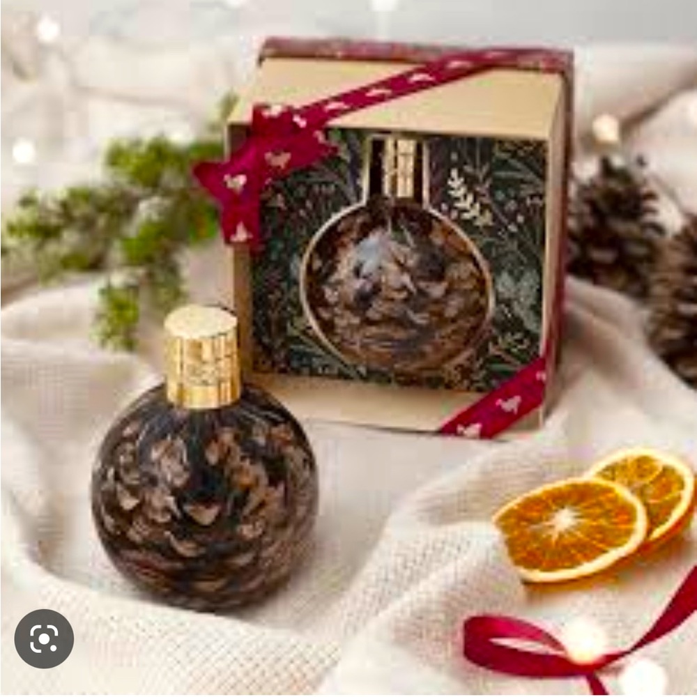 Baylis & Harding the fuzzy duck winter wonderland bauble bath bubbles